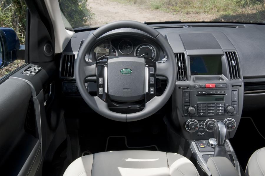  Land Rover Freelander 2 HSE i6 2011 года  (фото 12 из 29)